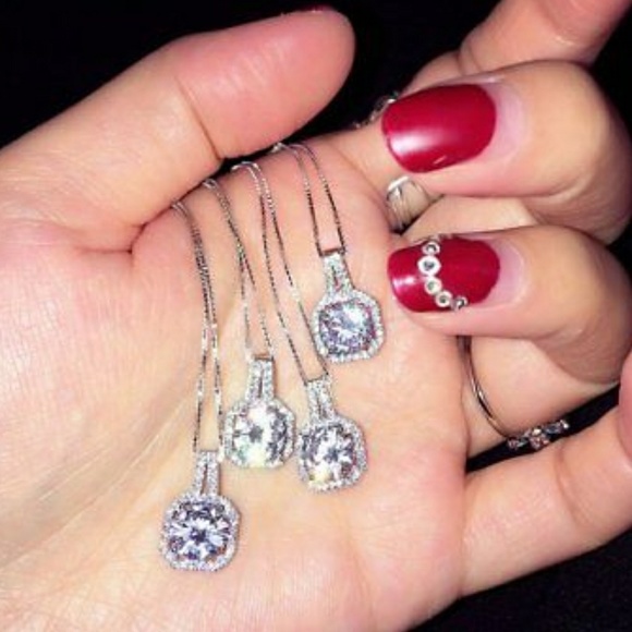 ✨ Dainty QZ Pendant Silver plated necklace - Picture 2 of 3